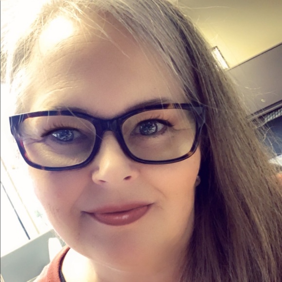 Meet your Posher, Denise - Picture 1 of 1